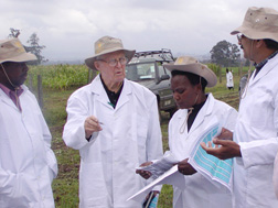 Nobel Peace Prize winner consulting with Kenyan and CIMMYT leaders near wheat plots in Kenya: Click here for full photo caption.