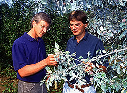 Soil scientist Michael Glenn (left) and entomologist Gary Puterka
