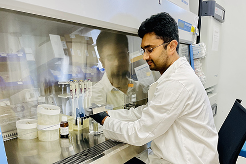 Maulik Patel prepares for yeast for corn mash fermentation experiment